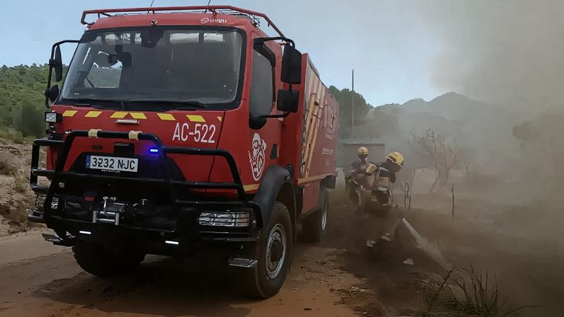 Incêndio florestal na província de Castellón obriga 500 moradores a evacuar