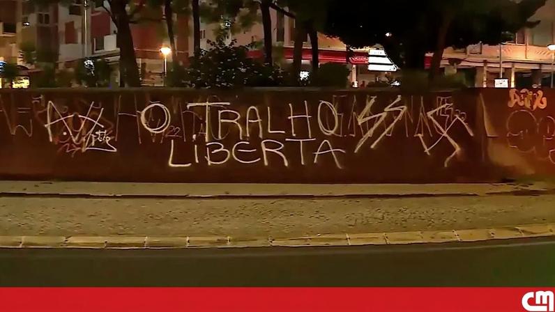 Símbolo nazi grafitado numa rotunda de Odivelas