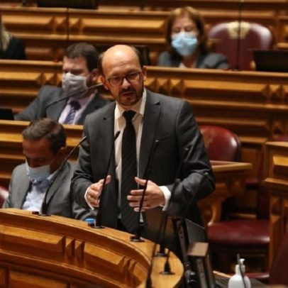 PS acusa PSD de distorcer a realidade e garante casas prontas para uso