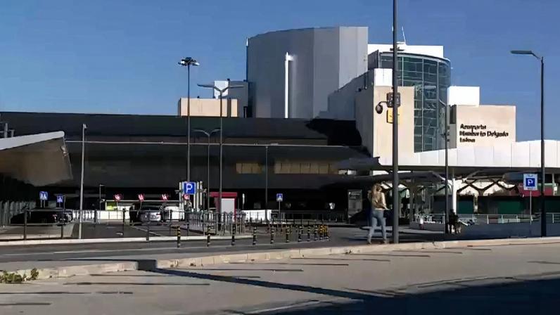 PSP apreende material ilegal para embalamento de bagagens no aeroporto de Lisboa