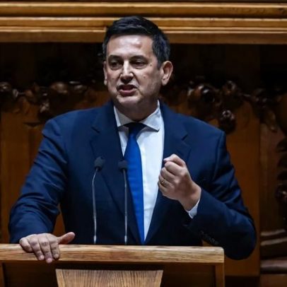 Chega e IL criticam ausência de Montenegro em incêndios; PM foi ver seleção