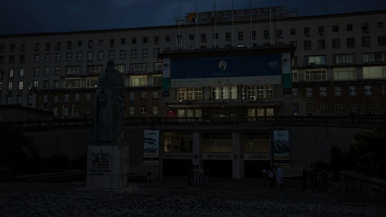 Jovem ferido grave transferido de helicóptero para Lisboa após queda em rocha