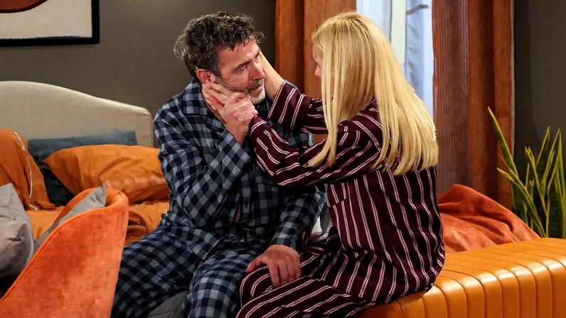 Diogo (João Reis) e Helena (Sofia Alves)