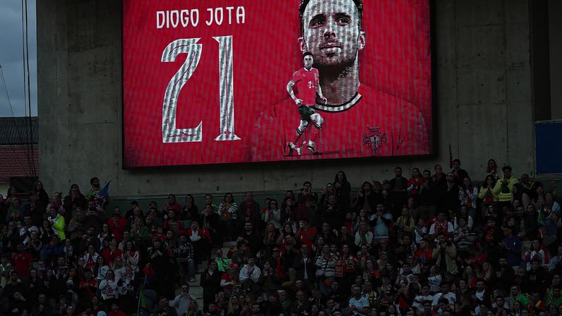 Diogo Jota acompanha a Seleção de Portugal e tem sido alvo de diversas homenagens pelos adeptos