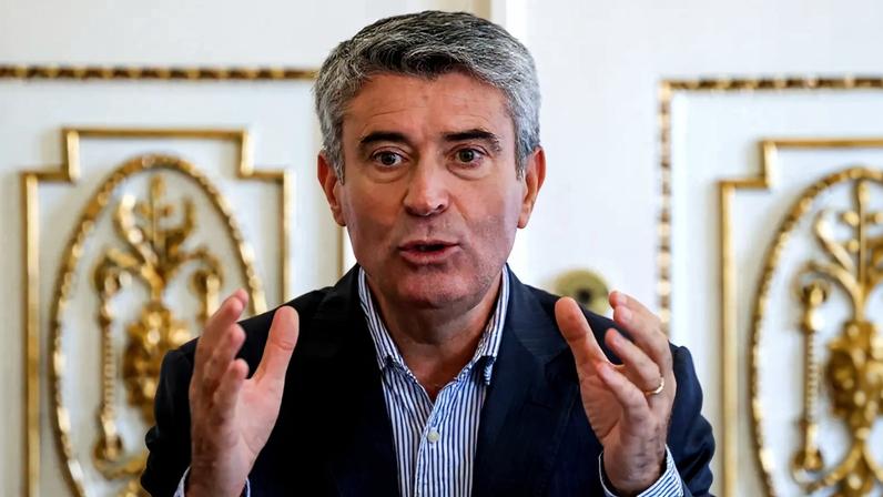 Carneiro critica ausência de Montenegro para assistir ao Mundial