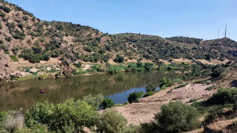 Jovem estava nas zonas das Azenhas do Guadiana quando desapareceu.
