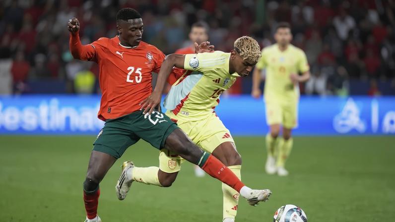 Nuno Mendes e Lamine Yamal na final da Liga das Nações