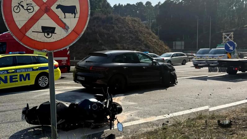 Morto e dois feridos em colisão entre moto e carro em Paredes