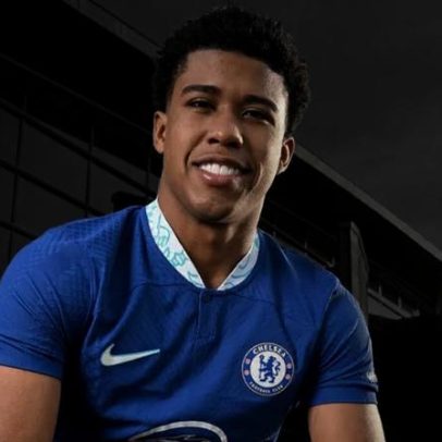 Mais um médio entra na lista de reforços do United