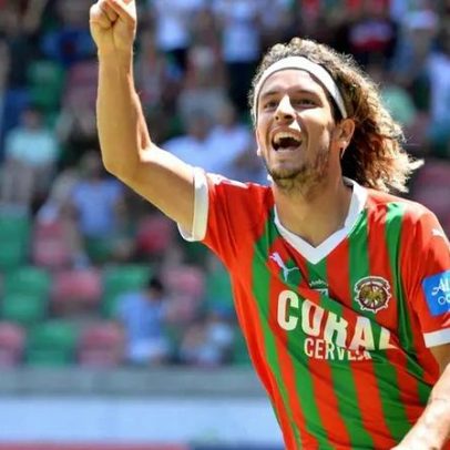 Martim Tavares a caminho da Académica