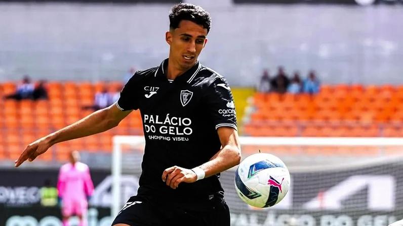 Gustavo Costa, lateral-esquerdo do Ac. Viseu, em destaque com nove jogos e duas assistências
