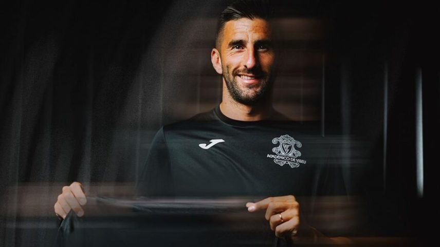 Luís Silva renova com o Académico