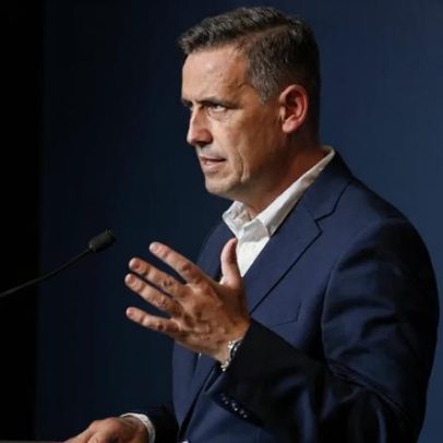 Reunião de Luciano Gonçalves com árbitros já decorre