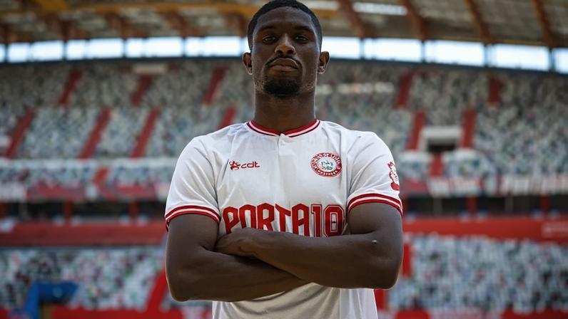 Guirassy assinou por duas épocas, com mais uma de opção