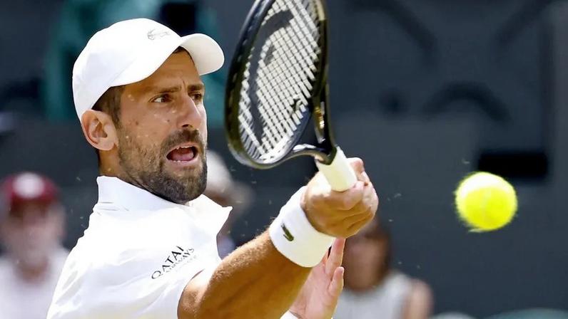 Novak Djokovic avança em Wimbledon