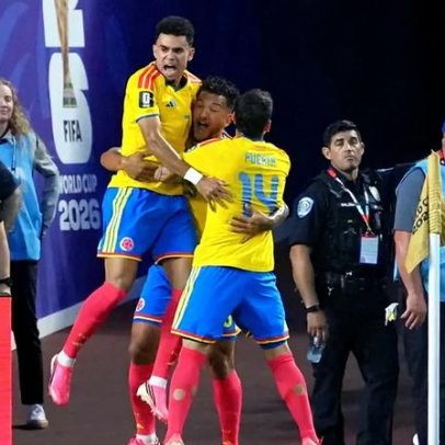 Cruzamento de Suárez para Arias dá golo à Colômbia frente ao Gana