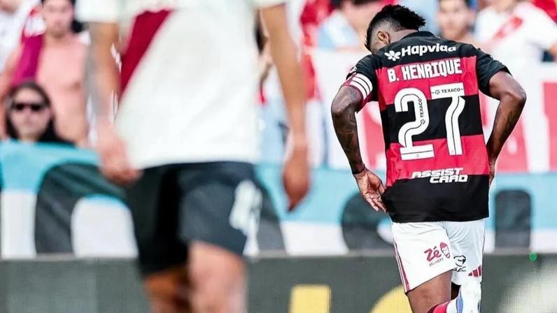 Bruno Henrique sofre insultos racistas em jogo contra River Plate no Algarve