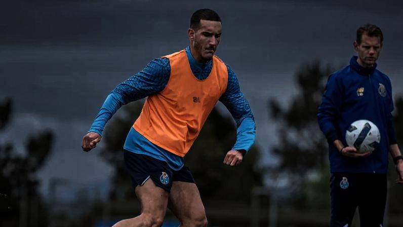 Deniz Gül durante treino no Olival