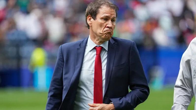 Rudi Garcia fica incrédulo com despenalização de Balogun