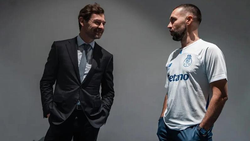 André Villas-Boas e Francesco Farioli à conversa no arranque dos trabalhos do FC Porto