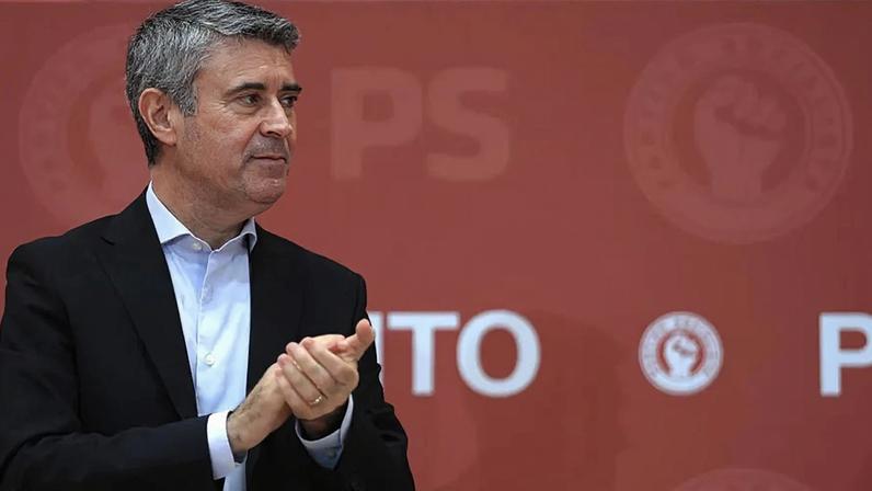 Carneiro critica ausência de Montenegro no Portugal-Espanha